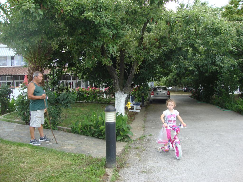 Hotel Pantazis Paralia Pantaleimonos Bagian luar foto